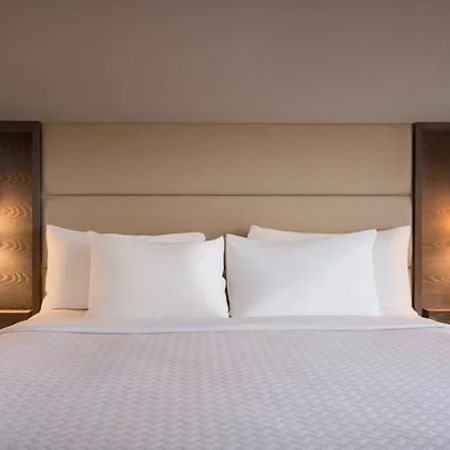 Crowne Plaza Englewood By Ihg Exterior foto