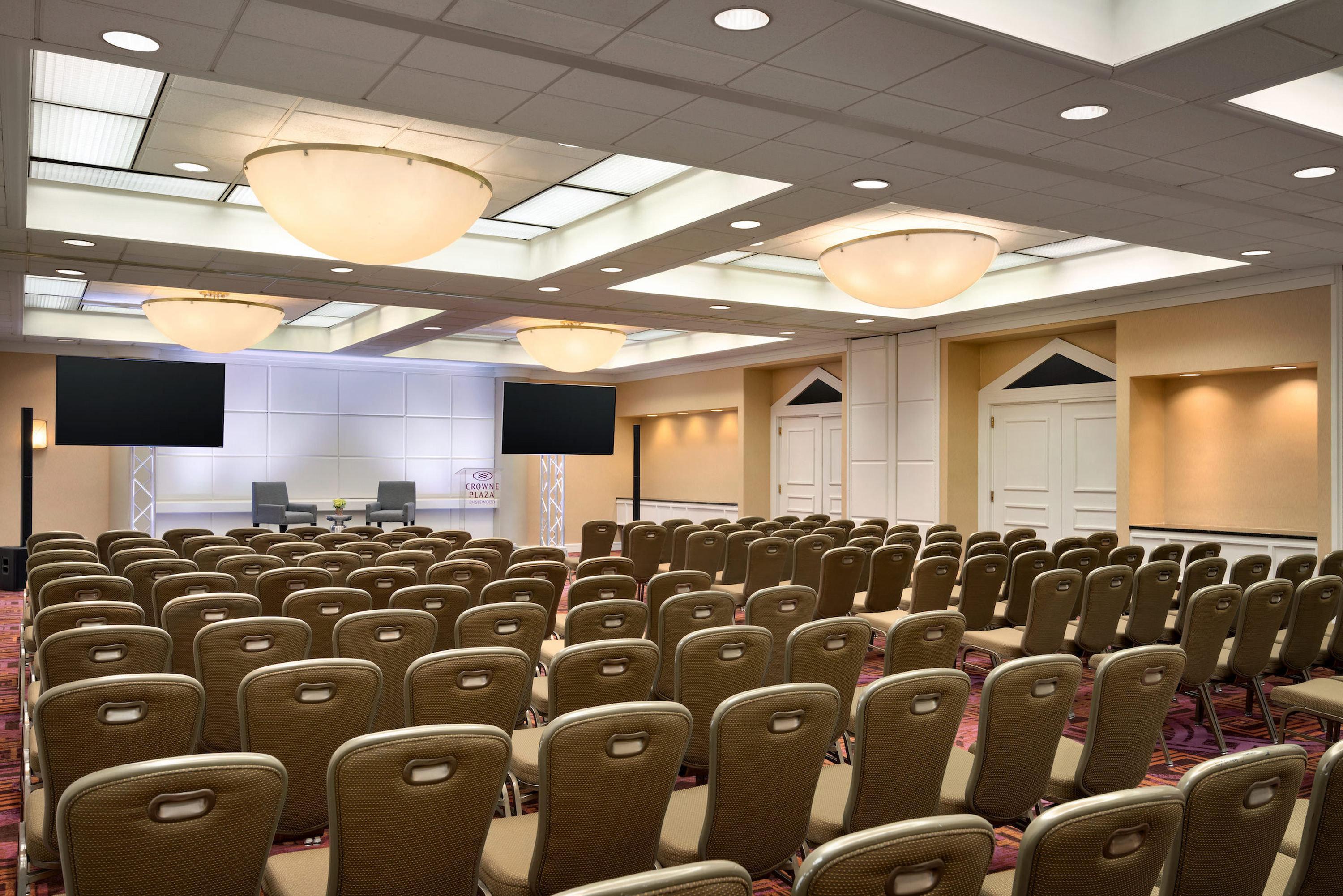 Crowne Plaza Englewood By Ihg Exterior foto